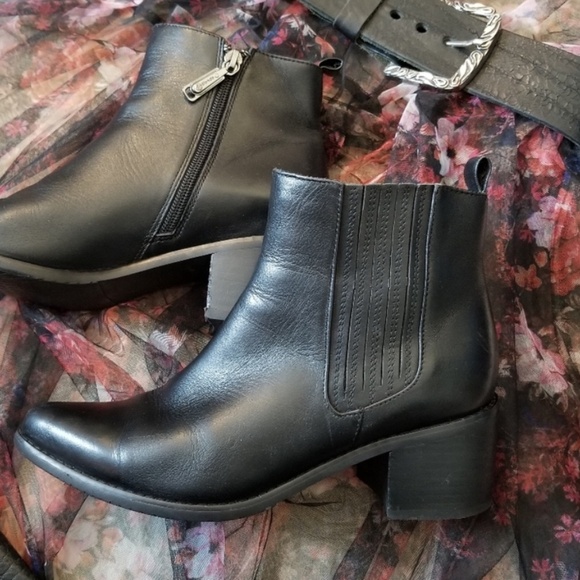 Blondo Black Leather Booties Size 8.5 - Picture 1 of 10